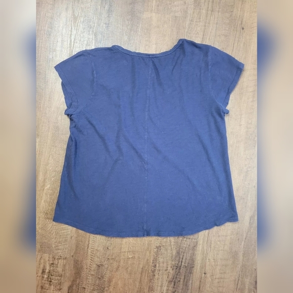 FREE W BUNDLE Gap scoop neck t-shirt - Picture 8 of 8